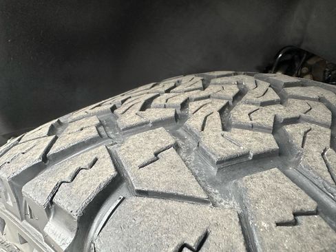 Used 2009 GMC Sierra 1500 SLT w/ Suspension Package, Off-Road image 18