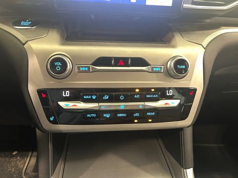 Used 2021 Ford Explorer XLT w/ Equipment Group 202A RWD image 18