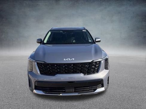 Used 2024 Kia Sorento S image 8