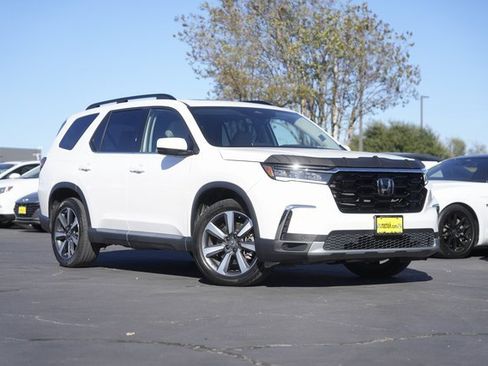 Used 2023 Honda Pilot Touring image 2