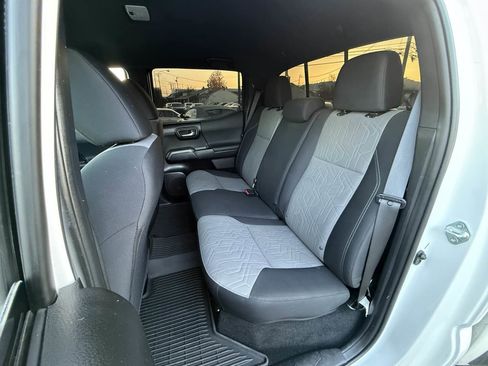 Used 2021 Toyota Tacoma TRD Off-Road image 6