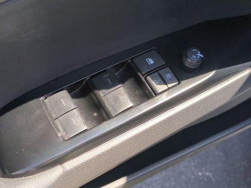 Used 2025 Toyota Camry SE FWD image 13