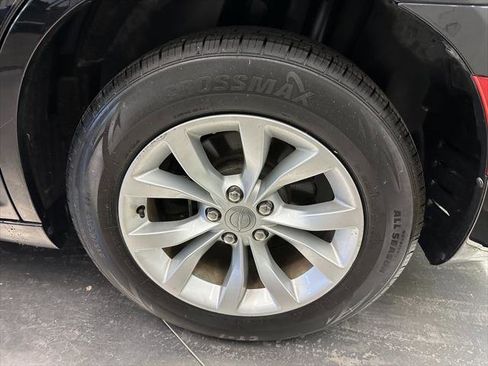 Certified 2021 Chrysler 300 Touring image 30