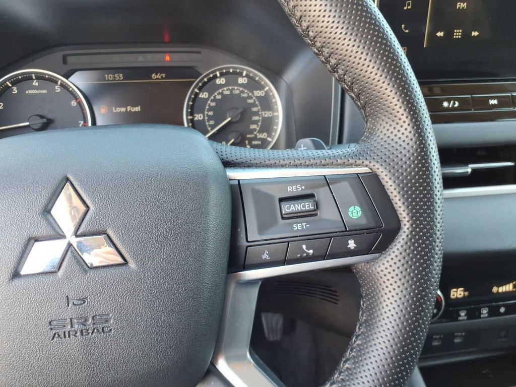 Used 2025 Mitsubishi Outlander SE AWD/4WD image 10