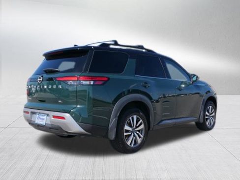 Used 2022 Nissan Pathfinder SL image 3