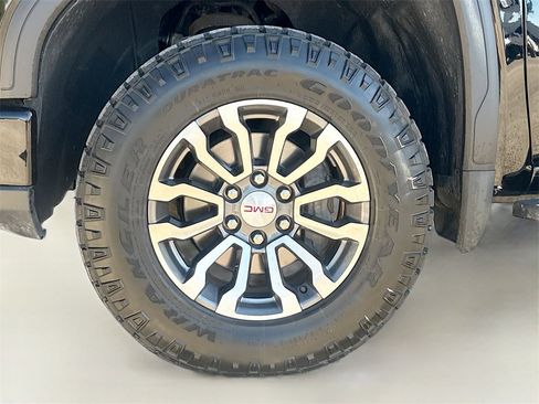 Used 2022 GMC Sierra 1500 AT4 w/ AT4 Premium Package image 33