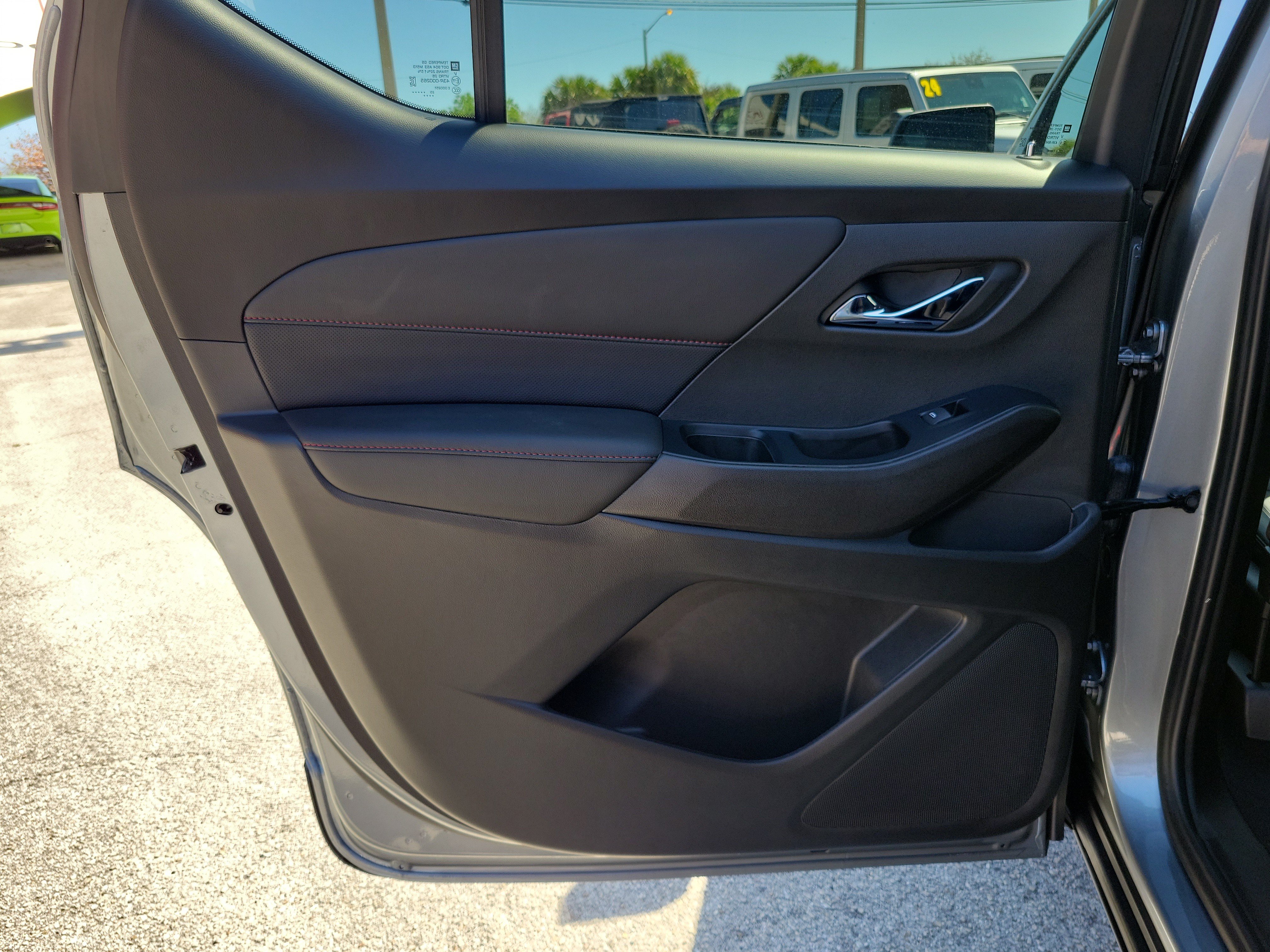 Used 2023 Chevrolet Traverse RS AWD/4WD image 11