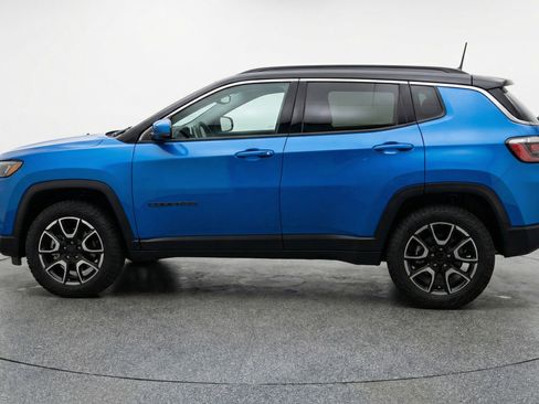 Used 2025 Jeep Compass Trailhawk AWD/4WD image 5