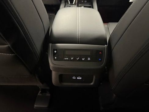 New 2025 Nissan Pathfinder SL image 16