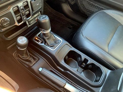 Used 2022 Jeep Wrangler Unlimited Sahara w/ Cold Weather Group image 19