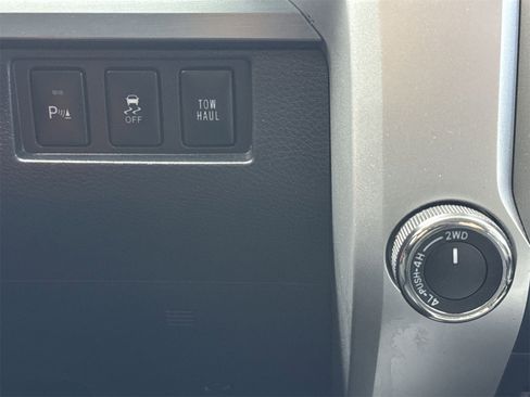 Used 2015 Toyota Tundra Platinum image 32