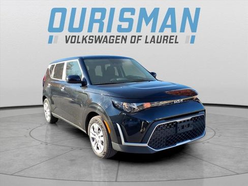 Used 2023 Kia Soul LX image 1