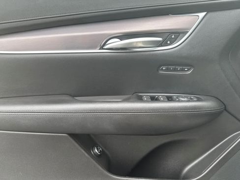 Used 2018 Cadillac XT5 Luxury w/ Driver Awareness Package image 12