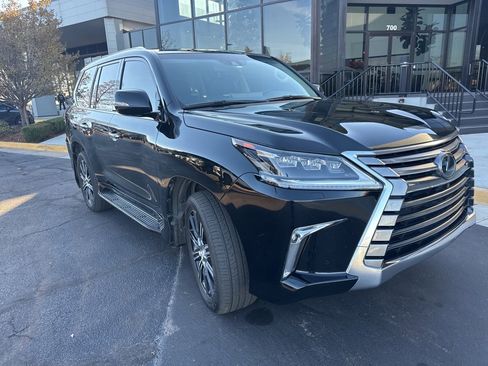 Used 2019 Lexus LX 570 4WD image 2