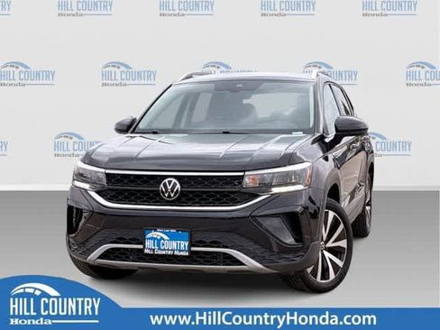 Used 2024 Volkswagen Taos SE FWD image 1