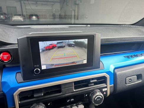 Used 2025 Toyota Tacoma TRD Off-Road image 17