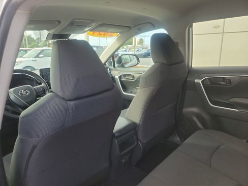 Used 2021 Toyota RAV4 LE image 10