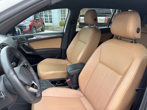Used 2022 Volkswagen Tiguan SE R-Line image 10