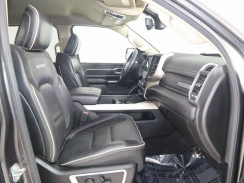 Used 2019 RAM 1500 Laramie image 12