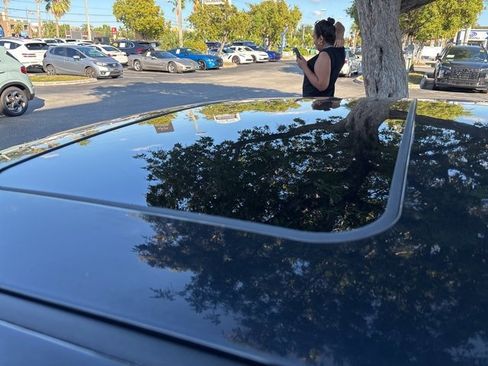 Used 2012 Dodge Challenger R/T image 8