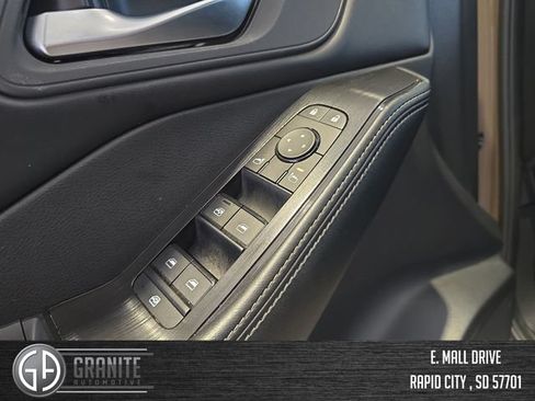 Used 2025 Nissan Rogue SV AWD/4WD image 11