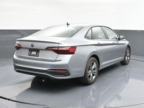 Used 2024 Volkswagen Jetta SE image 8