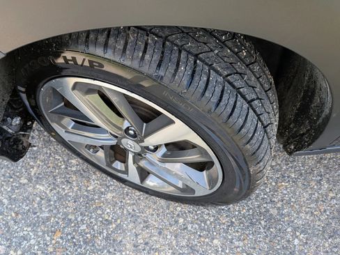 Used 2021 Hyundai Kona Limited AWD/4WD image 11
