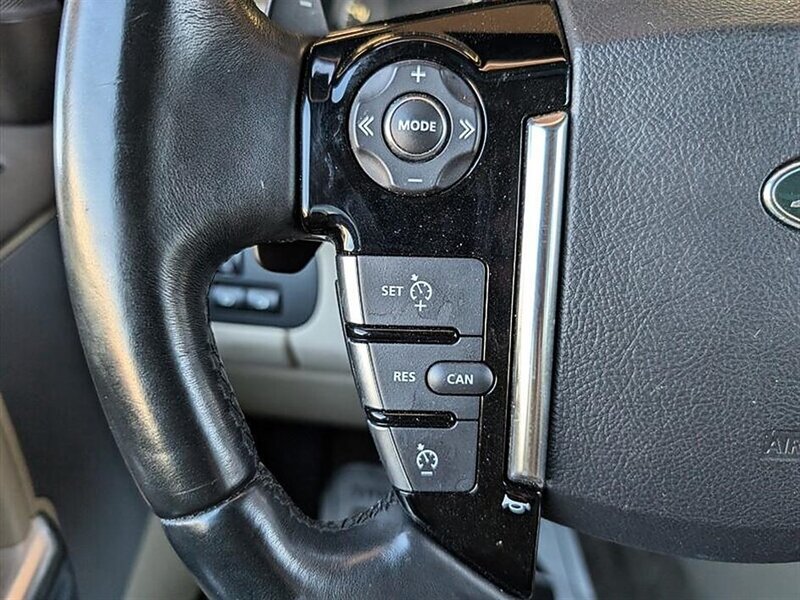 Used 2016 Land Rover LR4 HSE AWD/4WD image 21