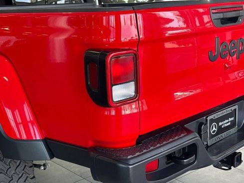 Used 2023 Jeep Gladiator Sport image 9