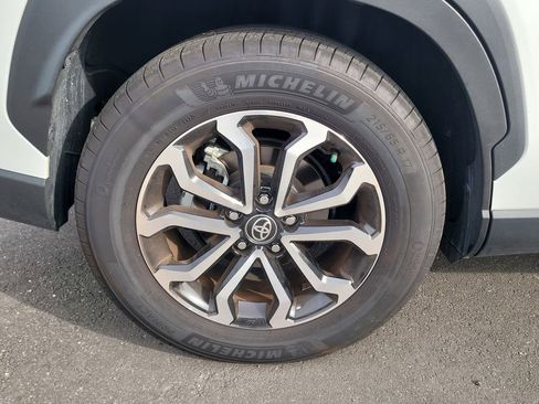 Used 2025 Toyota Corolla Cross AWD Hybrid image 5