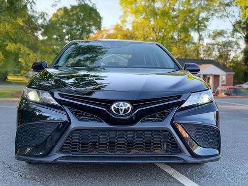 Used 2021 Toyota Camry SE FWD image 9