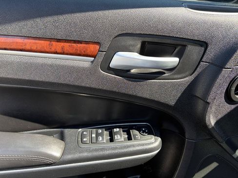 Used 2014 Chrysler 300 RWD image 12
