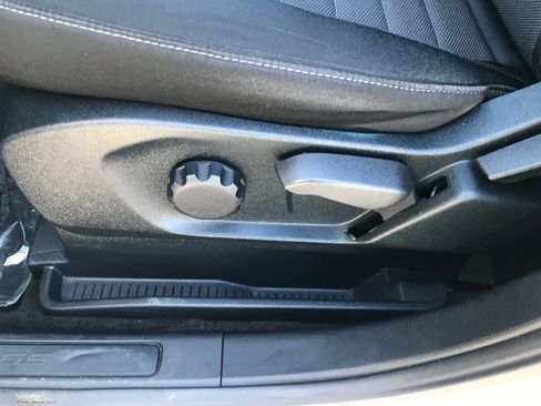 Used 2018 Ford Edge SE image 14