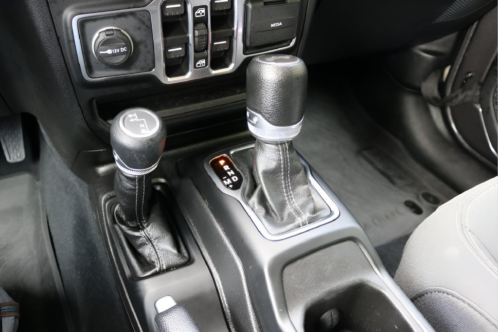Used 2024 Jeep Wrangler Unlimited Sport AWD/4WD image 23