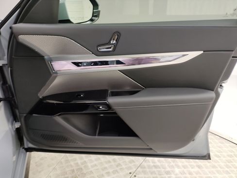 New 2026 BMW 740i w/ Premium Package image 25