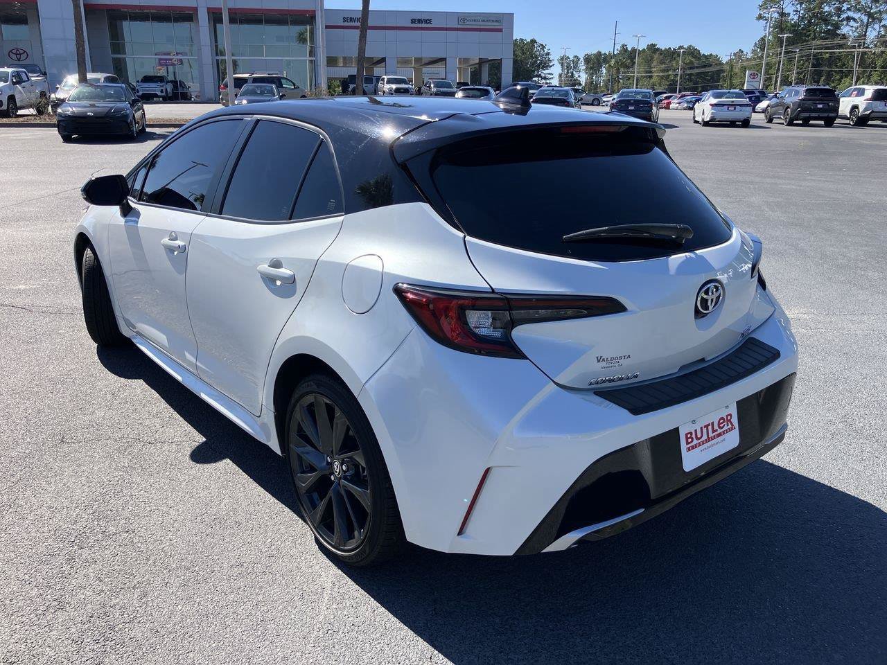 Used 2024 Toyota Corolla XSE FWD image 3