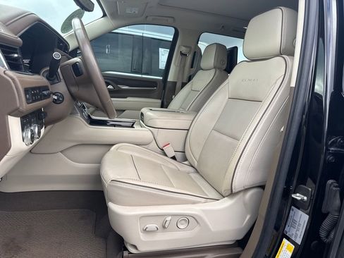 Used 2022 GMC Yukon XL Denali w/ Denali Ultimate Package image 10