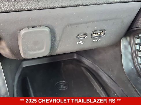 Used 2025 Chevrolet TrailBlazer RS w/ Convenience Package FWD image 31