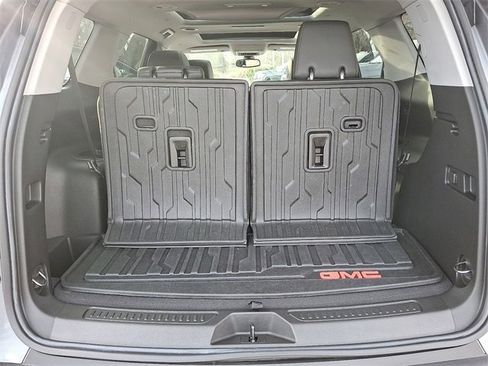 Used 2022 GMC Acadia AT4 w/ Technology Package image 29