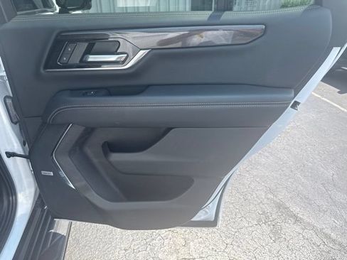 Used 2025 GMC Yukon Elevation AWD/4WD image 30
