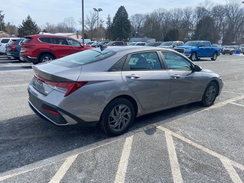 Used 2024 Hyundai Elantra Blue image 6