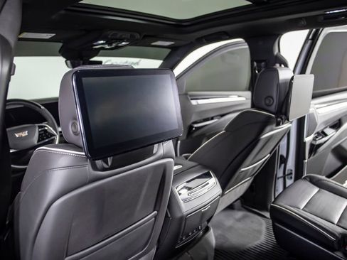 Used 2026 Cadillac Escalade ESV Sport w/ Touring Package AWD/4WD image 31