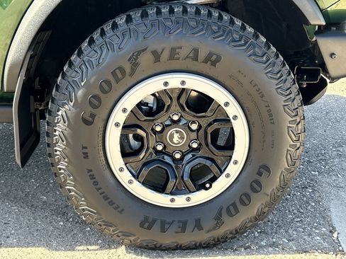 Used 2024 Ford Bronco Badlands image 8