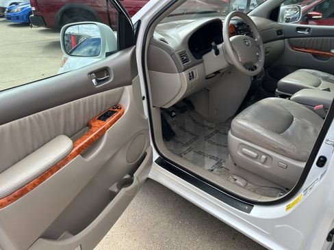 Used 2006 Toyota Sienna XLE image 7