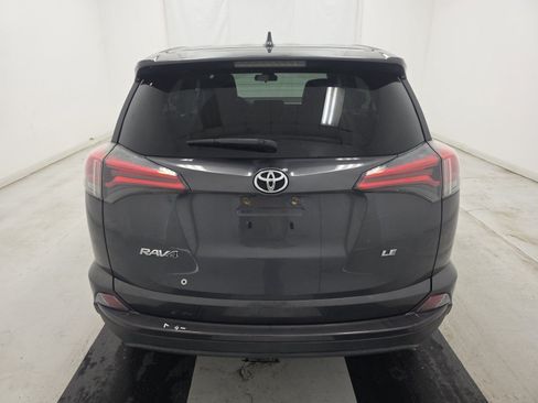 Used 2018 Toyota RAV4 LE FWD image 5