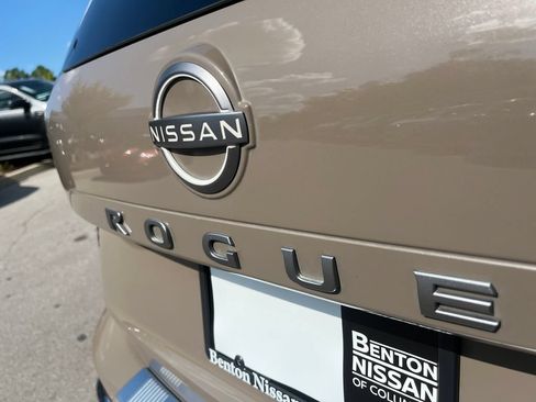 Used 2024 Nissan Rogue Platinum FWD image 40