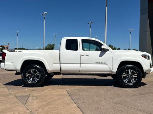 Certified 2016 Toyota Tacoma TRD Sport RWD image 3