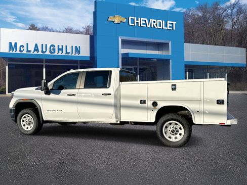 Used 2022 GMC Sierra 3500 Pro w/ Convenience Package image 2