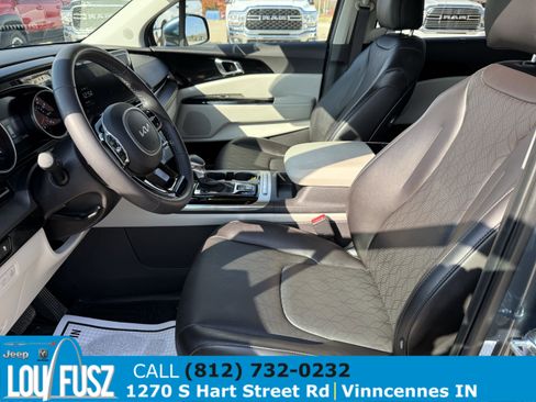 Used 2024 Kia Carnival EX image 17