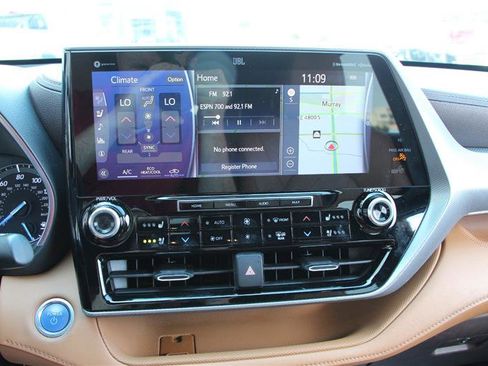 Used 2020 Toyota Highlander Platinum image 16